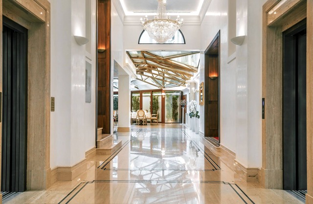 Le Premier Boutique Hotel