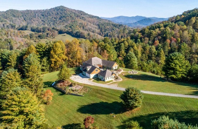Leaf Change Special Villa at Stony Woods near Asheville Pet Friendly