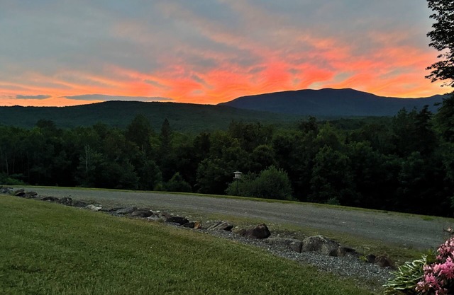Leaf peeper heaven,utv atv access,2 ski mountains