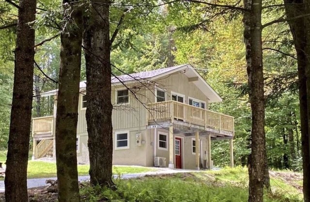 Leaf Peeping Flash Sale! 10 out of 10! Come enjoy this newly renovated home!