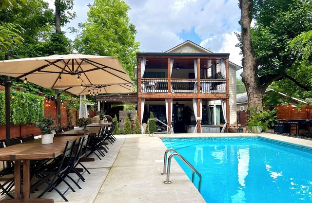 L’Eau Hill - Luxury Heated Pool, Hot tub, Fire-pit Retreat in Heart of Atlanta