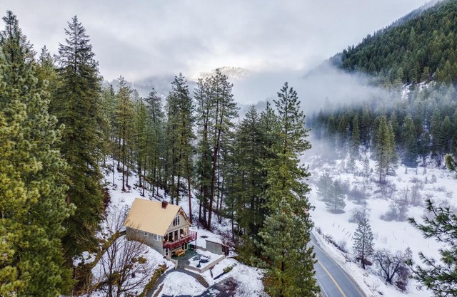 Leavenworth Mountain View Cabin w/Space to Hike