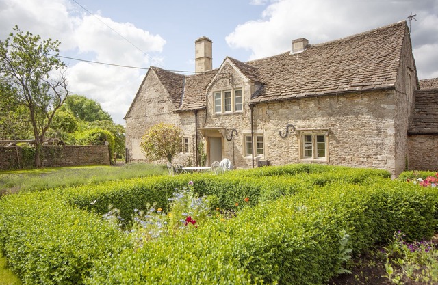 Leigh Bake House - Picture-perfect Grade 2 listed cottage