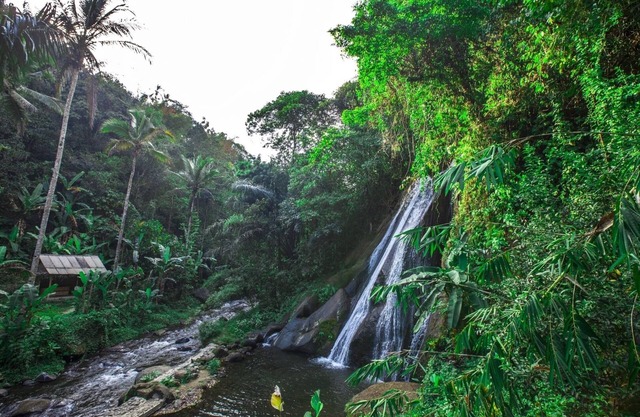 Leke Leke Waterfall View Unique night under Stars