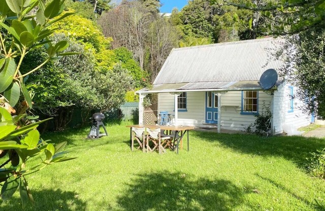 Lemon Cottage-Rustic Cosy