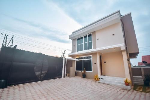 LEON Home Quite & Comfort in Mbezi Beach