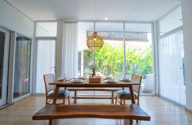Leon Lovely 3BR Villa with Private Pool at the central of Canggu
