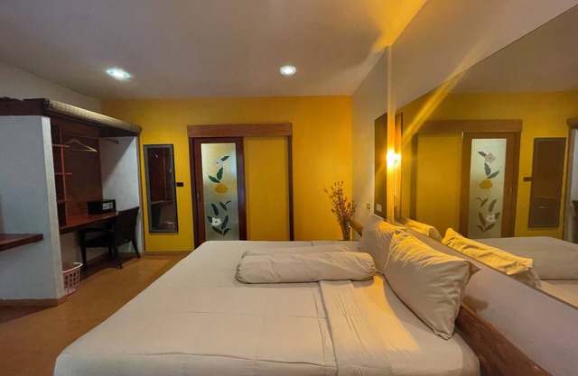 Leon Oasis resort: 3 Pool Bungalows on Nai Harn beach road, Rawai, Phuket