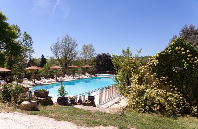 Les Acacias: Chalet and swimming pool in the heart of Sarlat.