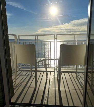 Les Roches Blanches T2 piscine et vue mer