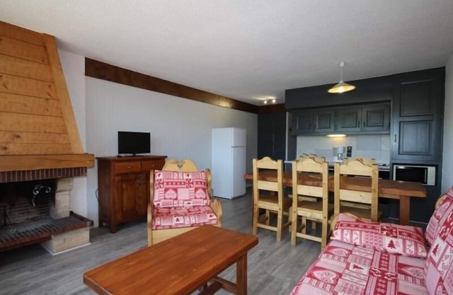 Les Saisies: Large 2-room cabin, 6 ppl, fireplace, south balcony, wifi