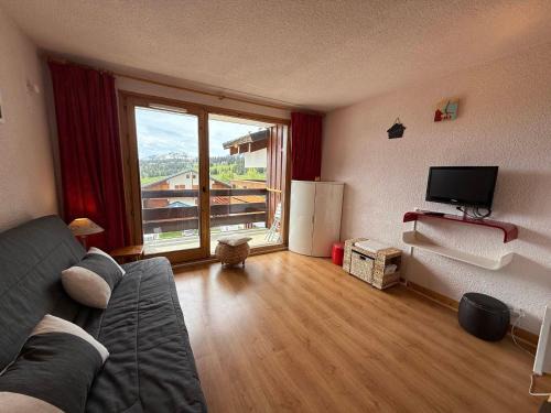 Les Saisies - Studio-Cabine avec balcon sud et casier à skis - FR-1-293-157