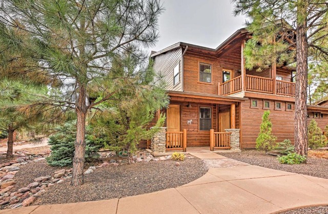 Less Than 1 Mi to Torreon Golf Club Show Low Condo