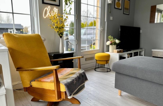 Less than a minute from the beach. Sleeps 5, dog friendly. Kick back and relax.