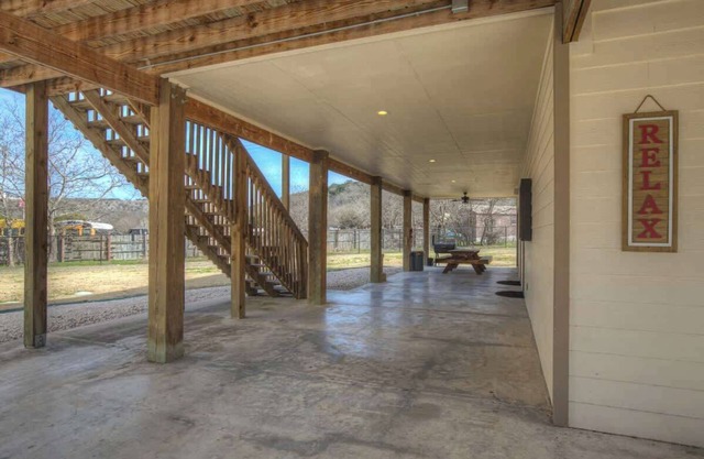 Let's Go Tubing! Awesome House-next to River!