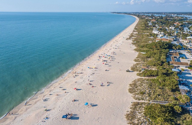 LET'S WALK - OR BIKE - TO THE BEACH!