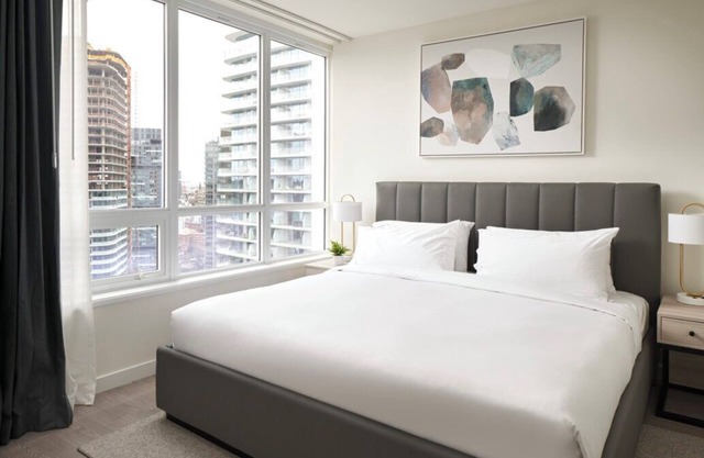 Level Seattle- Three Bedroom Sky Suite plus Office
