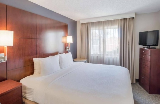 Life is Better at the Beach! Spacious Accommodation, Outdoor Pool, Pets Allowed!