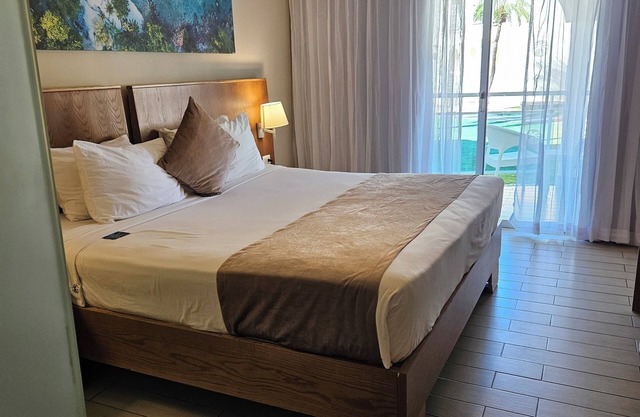 Lifestyle Tropical Beach Resort Jr. Suite: All-inclusive fee extra pd to resort