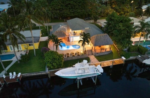 Light House Point Canal Front Pool Home with Dock and Ice Machine