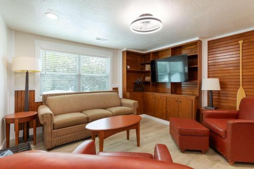 Lighthouse Lodge 4