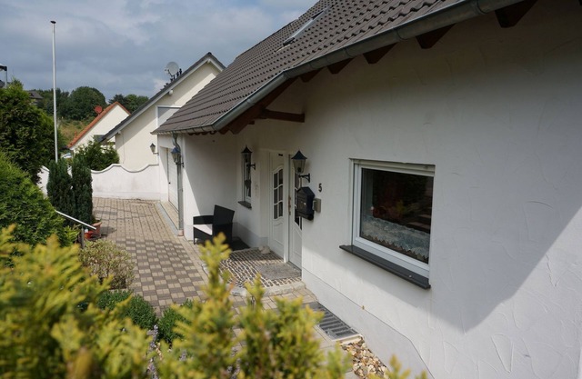 Like new EFH for 6 pers. with garage in close proximity to Sorpesee