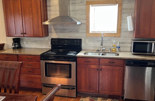 "Lil Big" Tiny House near Lion Reserve