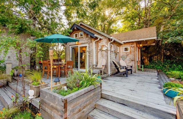 Lil Love Shack-30+stay. Adorable beach house 1 1/2 blocks to beach, Dog ok