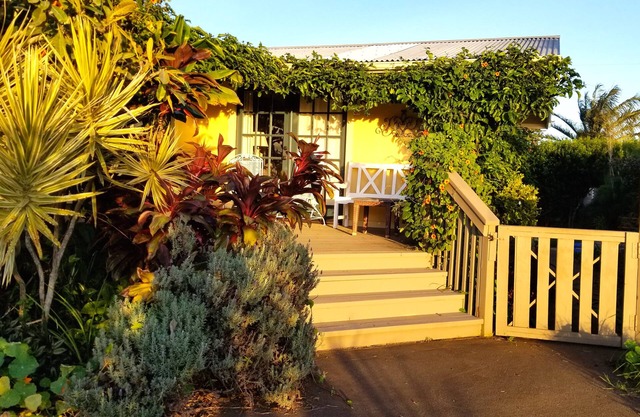 Lilikoi Cottage - In The Heart of Lovely Waimea