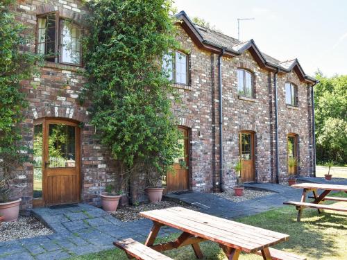 Lily Cottage - Uk40101