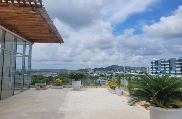 LINDO APTO OCEAN DRIVE BY PARCEROS GROUP