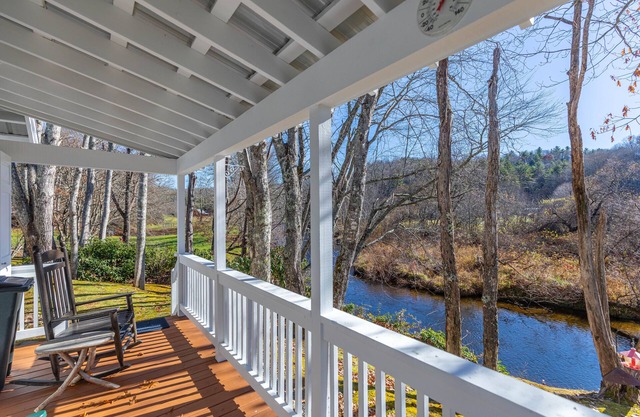 Linville River Cottage - 1BR Riverfront Cottage in Linville with wood-burning fireplace.