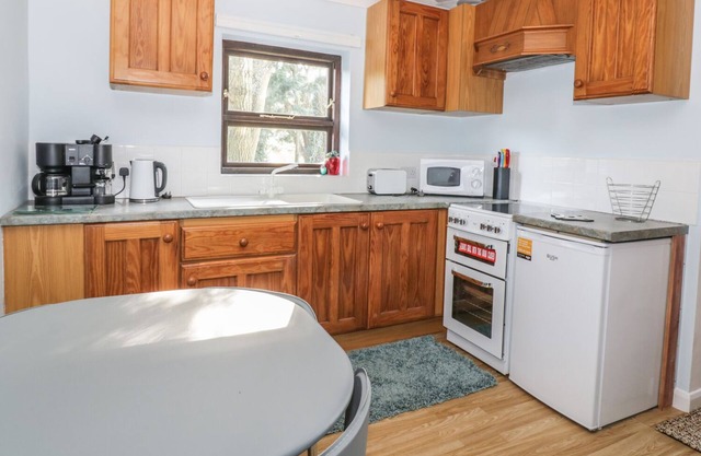 LITTLE BECK COTTAGE, character holiday cottage in Harleston