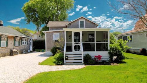 Little Cottage On Lafayette