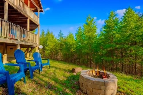 Little Cub Cabin I Spacious Exquisite View 3 King Hot Tub & BBQ