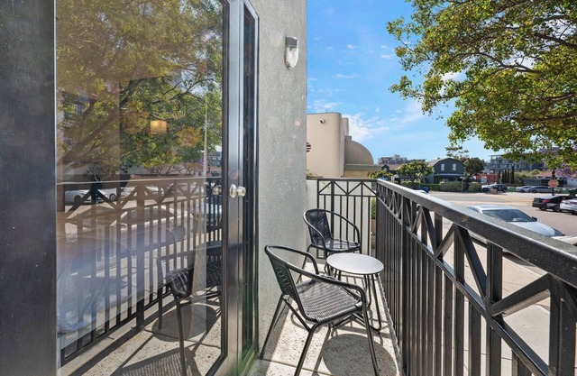 Little Italy Inn - Limited Service Apart Hotel