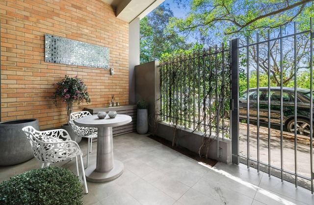 Little Paddo (ISYD) - Stunning contemporary apartment with courtyard and parking