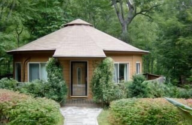 little round house