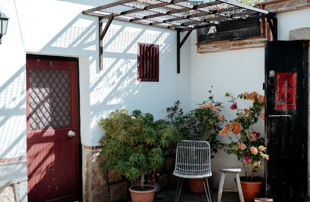 Live Guest House
