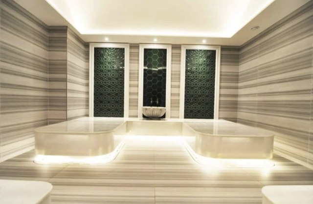 Live Lavishly Rent a Luxury Condo Apartment With Top-notch Amenities in the 40+f