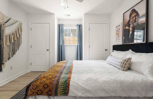 Live Oak Loft | Riverland Terrace 1BR Getaway!