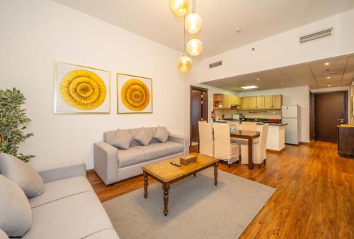 Live spacious 3BR apartment all En Suite & Balcony