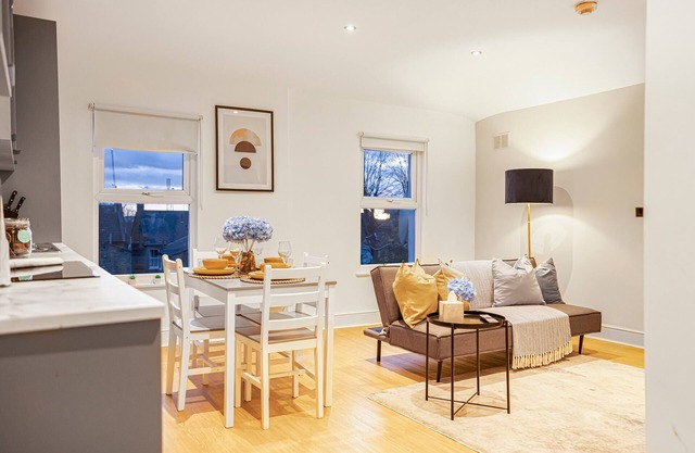 LiveStay - Modern Apartment on Acton Lane 3