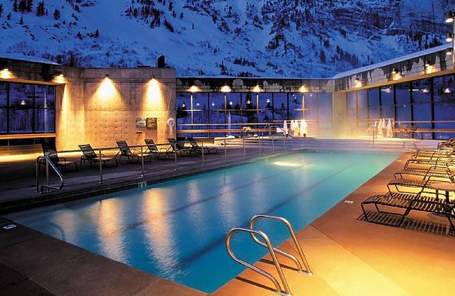 Living Room Studio - The Cliff Club at Snowbird - Full Resort Access