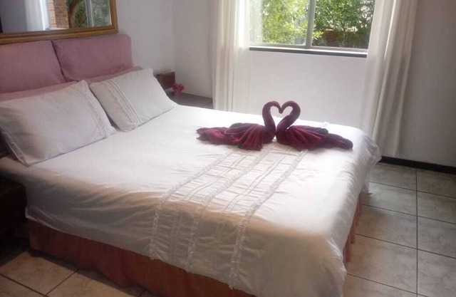 Llandudno tranquil water friendly Garden Cottage, light, bright and close to Sea