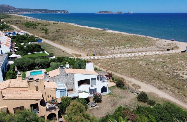 Llevant - Beachfront and with A/C