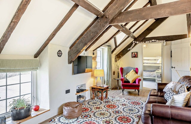 Llofft Llyn - Two Bedroom Apartment, Sleeps 4