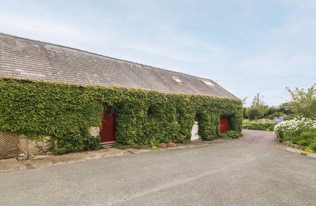 LLOFFT YR YD, family friendly, with a garden in Dinas Dinlle