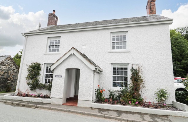 LLYS ALAW, family friendly, country holiday cottage in Llangernyw