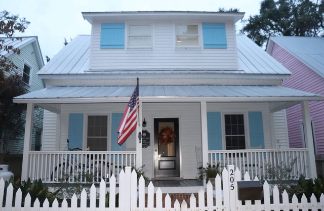Loaded Luxury Large Historic Cottage-Heart of Historic District-Near Waterfront